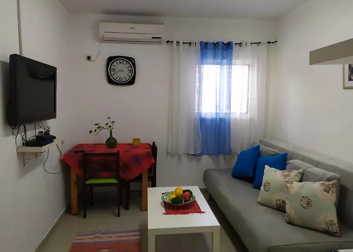 Nelly\'S Housing Unit