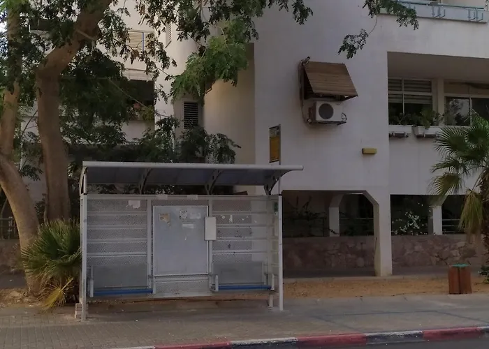 Nelly\'S Housing Unit